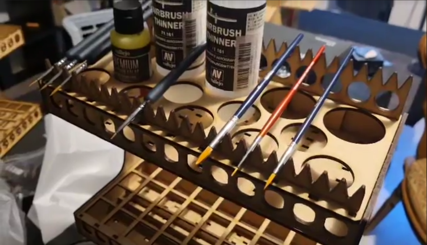 Paint Stand - Ecke